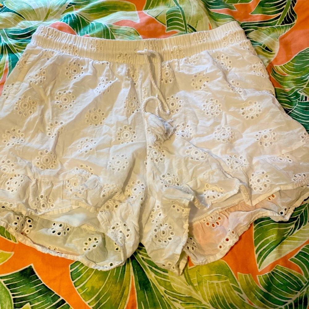 white linen shorts